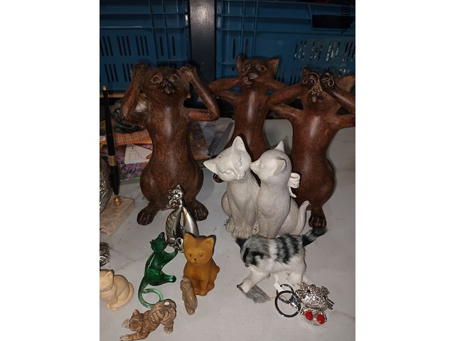 Lot 149 - decoratie met poezen. 38 stuks - afbeelding 2 van  5