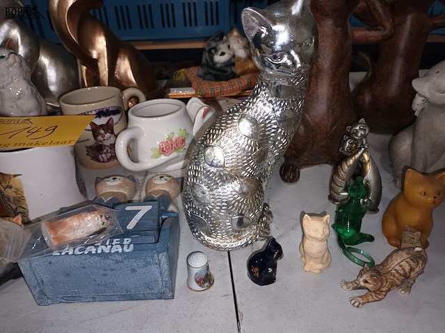 Lot 149 - decoratie met poezen. 38 stuks - afbeelding 3 van  5