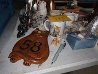 Lot 149 - decoratie met poezen. 38 stuks - afbeelding 5 van  5