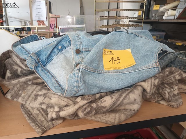 Lot 149 - jassen. 3 stuks - afbeelding 1 van  2