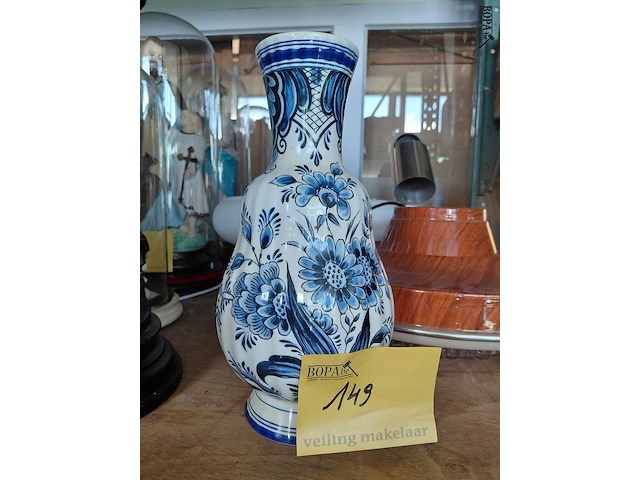 Lot 149 - keramische artistieke vaas blauw wit - afbeelding 1 van  3
