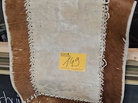 Lot 149 - koevel 90 x 46 cm - afbeelding 1 van  2