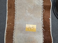 Lot 149 - koevel 90 x 46 cm - afbeelding 2 van  2