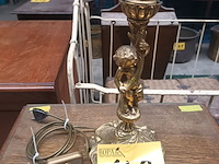 Lot 149 - lampedair in koper