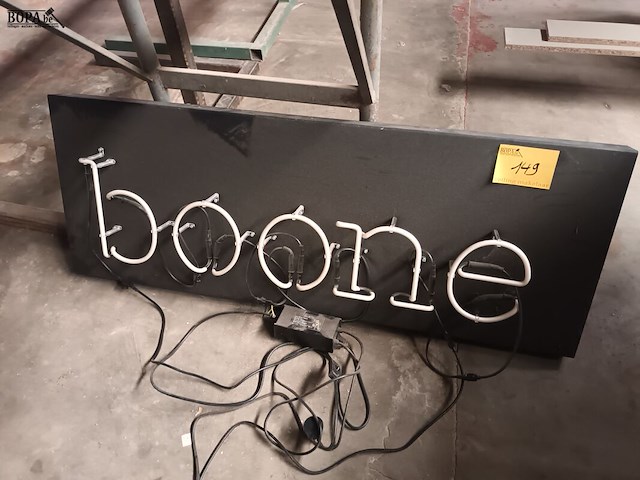 Lot 149 - neon letters boone - afbeelding 1 van  3