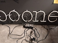 Lot 149 - neon letters boone - afbeelding 2 van  3