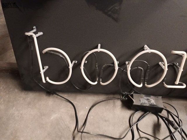 Lot 149 - neon letters boone - afbeelding 3 van  3