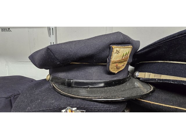 Lot 149 - spanje 4 kepies - afbeelding 3 van  5