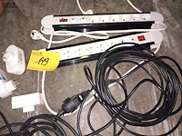 Lot 149 - verlengkabels en verdeelstekkers. 10 stuks - afbeelding 3 van  3