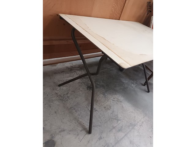 Lot 149 - vouwbare tuintafel - afbeelding 2 van  3