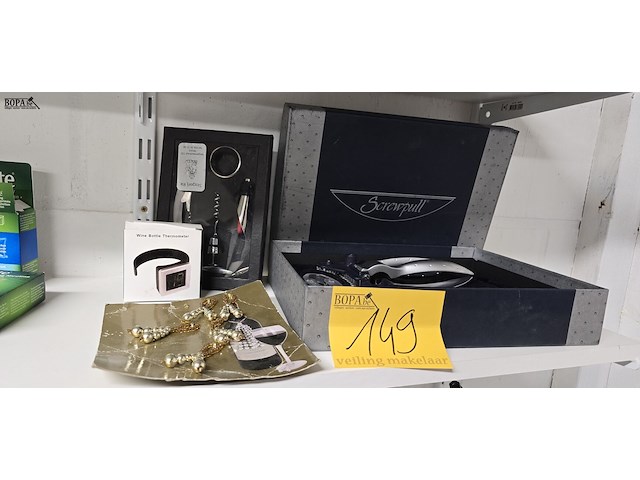 Lot 149 - wijn accessoire set - afbeelding 1 van  4