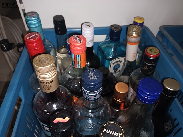 Lot 15 - aangebroken flessen drank. 26 stuks - afbeelding 2 van  3