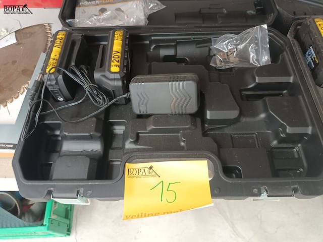 Lot 15 - accu’s en lader powerplus - afbeelding 1 van  3