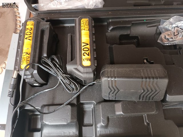 Lot 15 - accu’s en lader powerplus - afbeelding 2 van  3