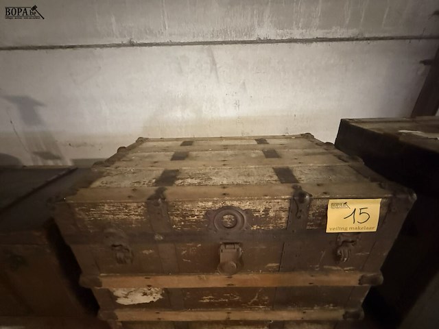 Lot 15 - antieken houten koffer 19de eeuw - afbeelding 1 van  3