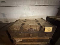 Lot 15 - antieken houten koffer 19de eeuw - afbeelding 1 van  3