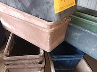 Lot 15 - bloembakken. 14 stuks - afbeelding 2 van  3