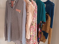 Lot 15 - blouses, kleedje en trui maat s. 5 stuks