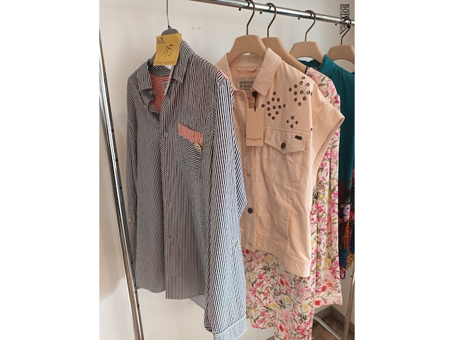 Lot 15 - blouses, kleedje en trui maat s. 5 stuks - afbeelding 2 van  5