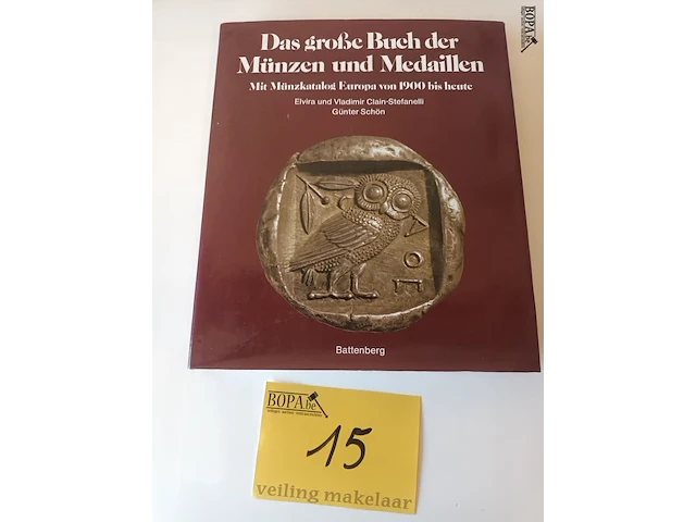 Lot 15 - boek over medailles en oude munten - afbeelding 1 van  4
