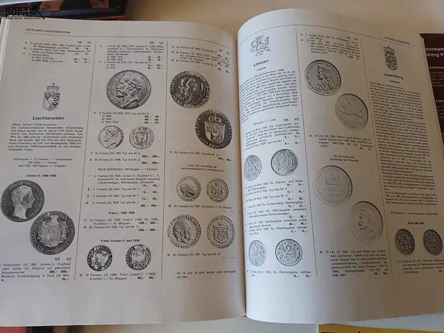 Lot 15 - boek over medailles en oude munten - afbeelding 2 van  4