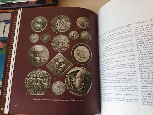 Lot 15 - boek over medailles en oude munten - afbeelding 3 van  4