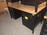 Lot 15 - bureau - afbeelding 1 van  2