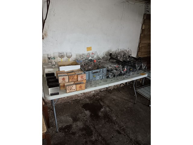 Lot 15 - glazen en kaarthouders - afbeelding 1 van  7