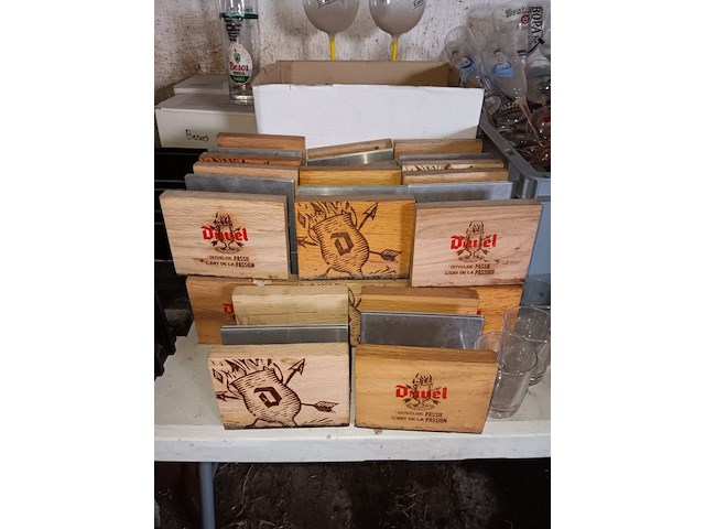 Lot 15 - glazen en kaarthouders - afbeelding 2 van  7