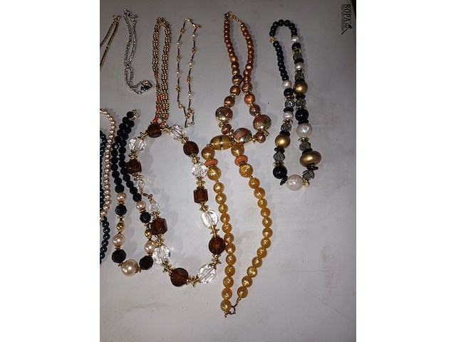 Lot 15 - halskettingen. 24 stuks - afbeelding 2 van  5