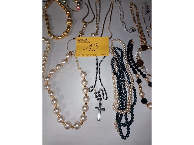 Lot 15 - halskettingen. 24 stuks - afbeelding 3 van  5