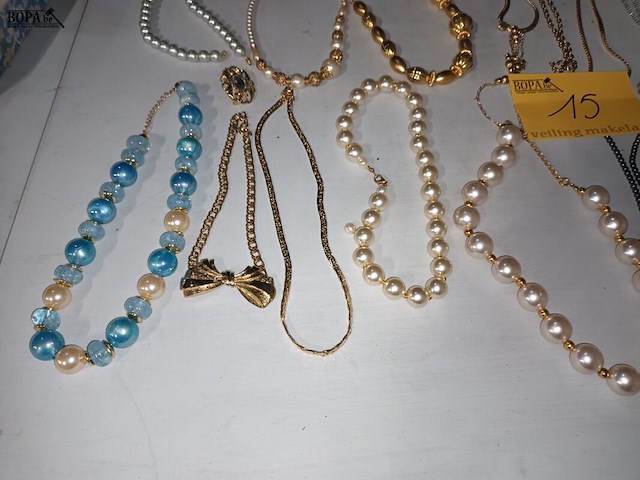 Lot 15 - halskettingen. 24 stuks - afbeelding 5 van  5