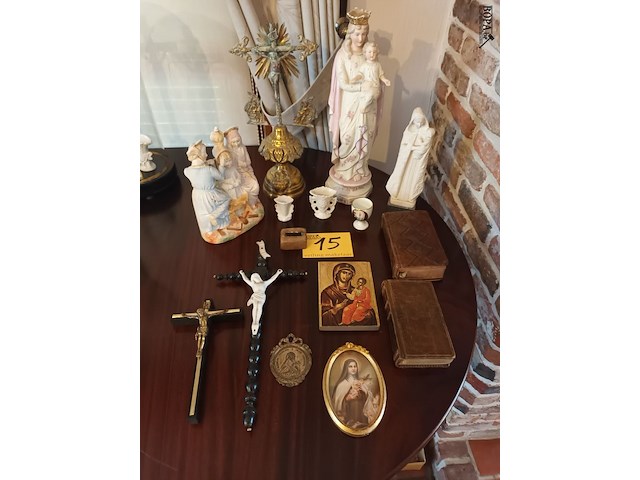 Lot 15 - heiligenbeelden en devotie. 14 stuks - afbeelding 1 van  6