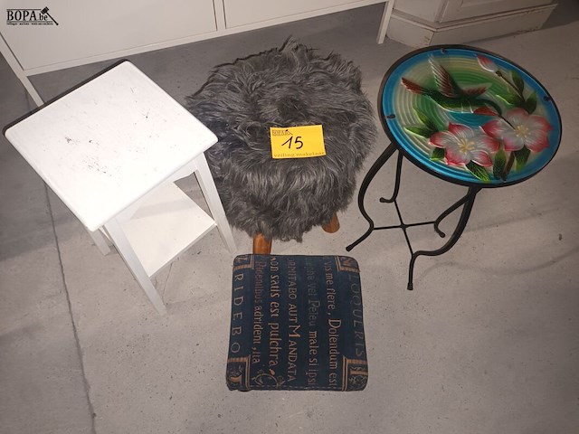 Lot 15 - klein meubilair. 4 stuks - afbeelding 1 van  3