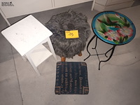 Lot 15 - klein meubilair. 4 stuks