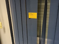 Lot 15 - lamellen gordijn luxaflex. 2 stuks - afbeelding 4 van  5