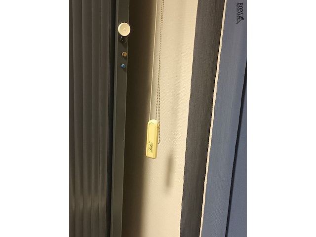 Lot 15 - lamellen gordijn luxaflex. 2 stuks - afbeelding 5 van  5