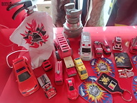 Lot 15 - lot brand- weerspeelgoed en items, ong 28 stuks - afbeelding 2 van  3