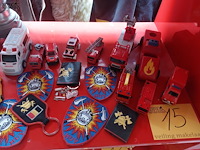 Lot 15 - lot brand- weerspeelgoed en items, ong 28 stuks - afbeelding 3 van  3