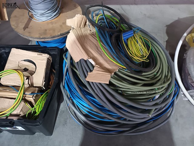 Lot 15 - lot diverse elektriciteitskabels - afbeelding 2 van  4