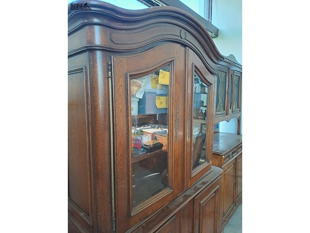 Lot 15 - masieve rustieke eikenhouten kast met glazen deuren - afbeelding 2 van  5