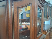Lot 15 - masieve rustieke eikenhouten kast met glazen deuren - afbeelding 2 van  5