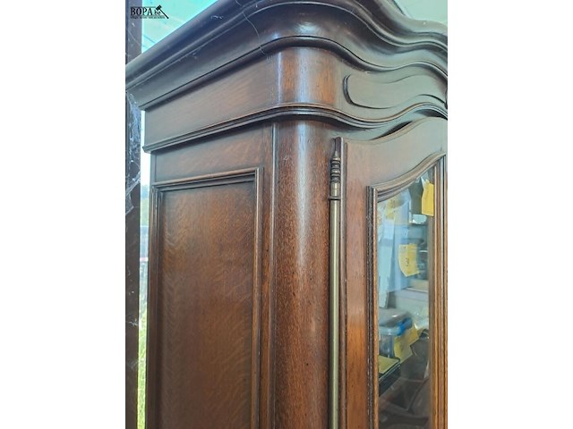 Lot 15 - masieve rustieke eikenhouten kast met glazen deuren - afbeelding 4 van  5