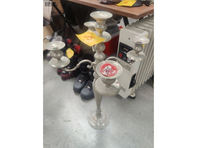 Lot 15 - metalen kandelaar - afbeelding 2 van  2