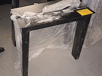 Lot 15 - metalen rechte tafelpoten. 2 stuks - afbeelding 3 van  3