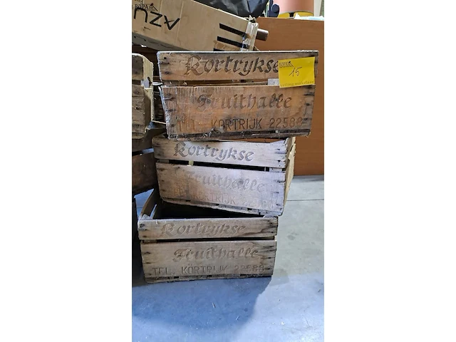 Lot 15 - oude decoratieve houten kisten kortrijkse fruithalle - 8 stu - afbeelding 2 van  3