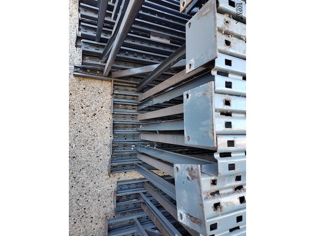Lot 15 - palletstelling met 10 staanders - afbeelding 2 van  5