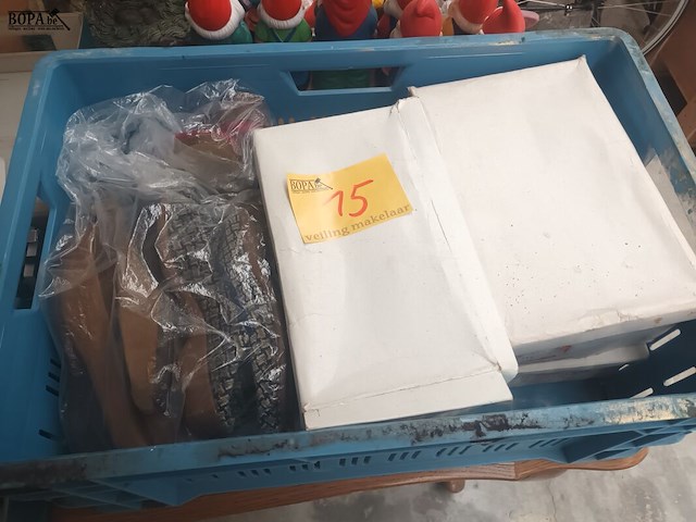 Lot 15 - pantoffels. 12 paar - afbeelding 1 van  4