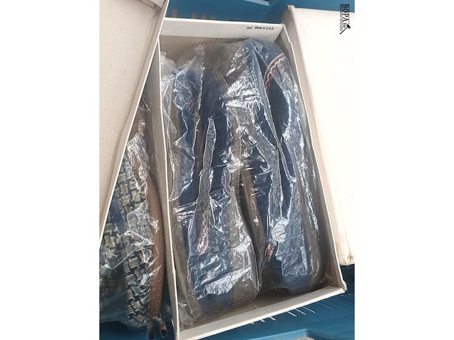 Lot 15 - pantoffels. 12 paar - afbeelding 2 van  4