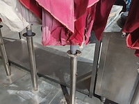 Lot 15 - parasol met voet - afbeelding 2 van  3